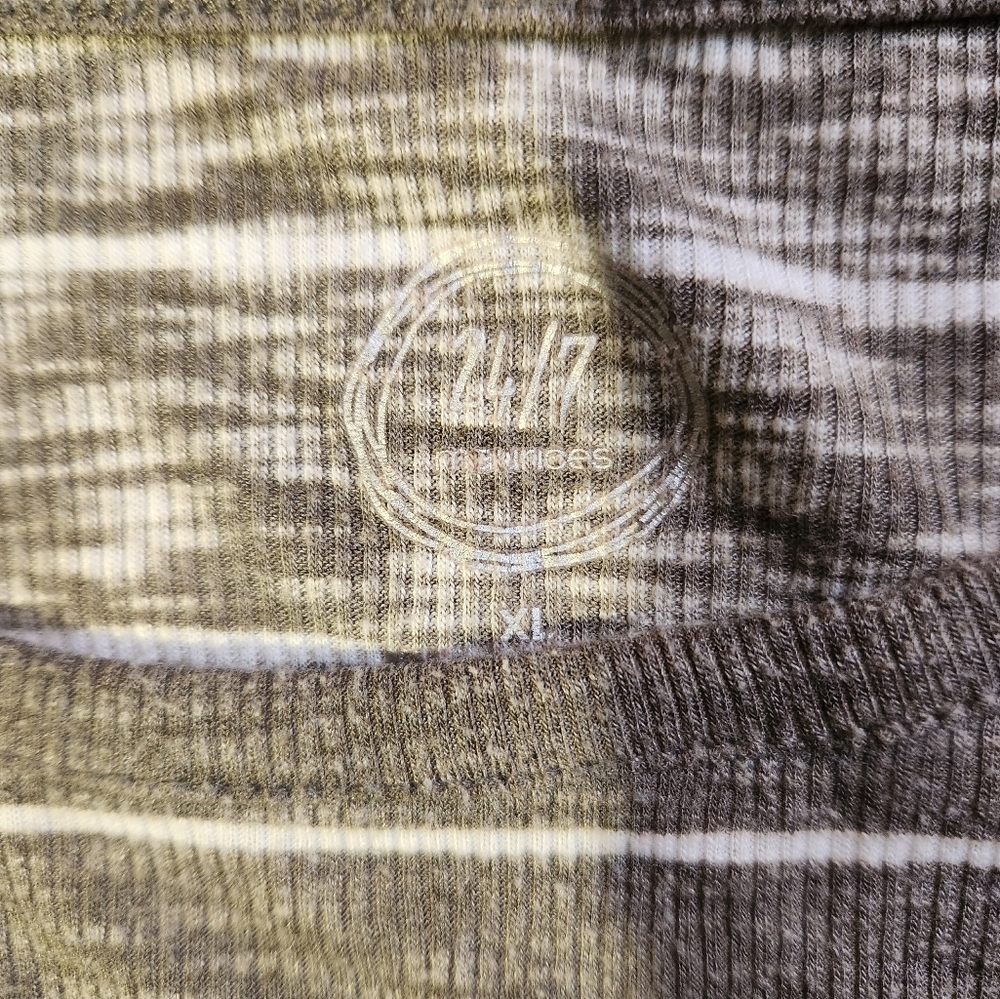 Maurices Gray and White Stripe Striped Stripes Shirt Top Size Extra Large XL - Picture 3 of 3